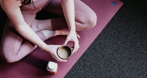 Coffee supports weight loss and improves endurance. Here are all the amazing ways it boosts your workout, plus how to get more from your brew. Coffee Before Workout, Before Workout, Sweet Potato Smoothie, Bulletproof Coffee, Ways To Burn Fat, Fast Metabolism, Drinking Coffee, Drink Coffee, Boost Your Metabolism