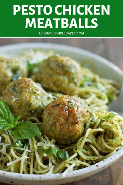 Pesto Meatballs, Meatballs Pasta, Homemade Meatballs Recipe, Meatballs Recipes, Pasta Pesto, Chicken Meatball Recipes, Simple Pasta, Pasta Chicken, Chicken Life