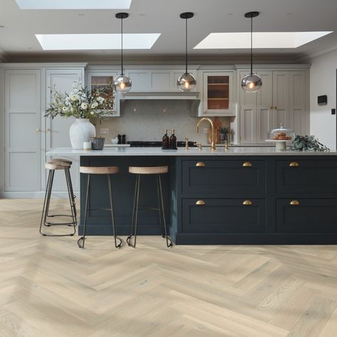 Art Select | Basque Oak AKP-SM-RL26 Fresh Oak Flooring, Basque Region, Holm Oak, Vinyl Flooring Sheet, Laminate Flooring Colors, Sheet Vinyl Flooring, Residential Flooring, Luxury Vinyl Tile Flooring, Lvt Flooring