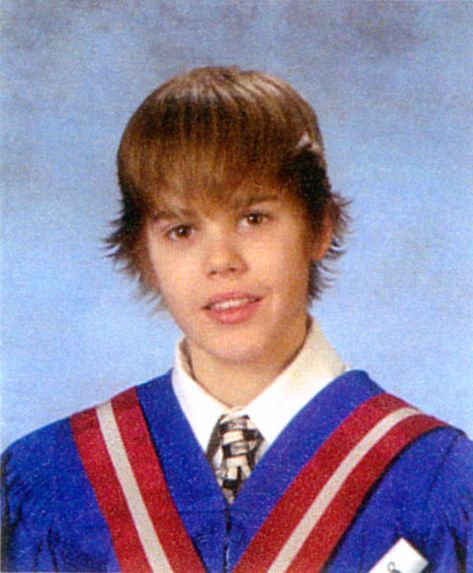 It's obvious from this yearbook picture of the Biebs when he was only 8(!) that he was always all about his hair. Boyfriend Justin Bieber, Celebrity Yearbook Photos, Celebrity Yearbook, Yearbook Pictures, Teen Celebrities, Young Celebrities, Yearbook Photos, Justin Beiber, Love Justin Bieber