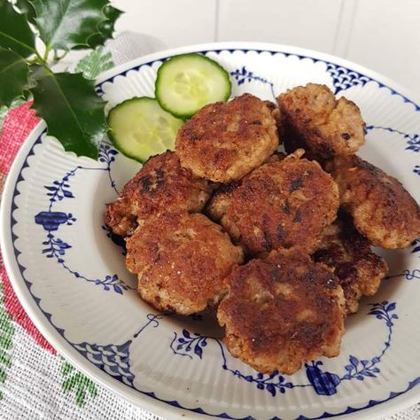 Bex's grandmother's Danish frikadeller recipe (pork meatballs) - hyggestyle Danish Frikadeller Recipe, Ground Pork Patties, Frikadeller Recipe, Danish Meatballs, Hygge Recipes, Pork Patties, Pickled Cucumber Salad, Recipe Pork, Creamy Potato Salad