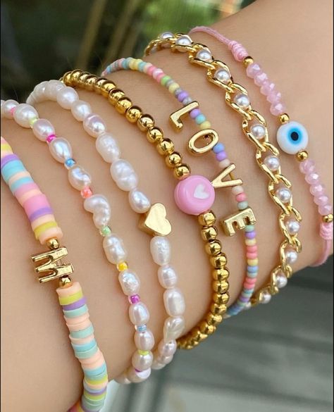 قلادات متدلية, Preppy Jewelry, Bracelets Handmade Diy, Diy Bracelet Designs, Diy Bracelets Patterns, Beads Bracelet Design, Handmade Jewelry Tutorials, Jewelry Accessories Ideas, Handmade Wire Jewelry