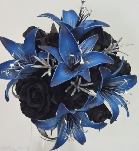 Blue And Black Flower Arrangements, Blue And Black Floral Arrangements, Black And Blue Wedding Aesthetic, Blue Stargazer Lily Bouquet, Black And Blue Wedding Bouquet, Dark Blue Wedding Bouquet, Black And Blue Bouquet, Blue And Black Wedding Decor, Stevie Core