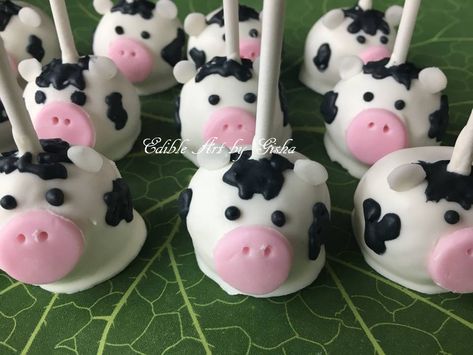 Cow Themed Cake Pops, Cow Cake Pops Diy, Cow Shaped Food, Cow Themed Desserts, Cow Party Cake, Cow Cakepops, Cow Print Cake Pops, Cow Cakes Birthday Girl, Cow Baby Shower Theme Girl