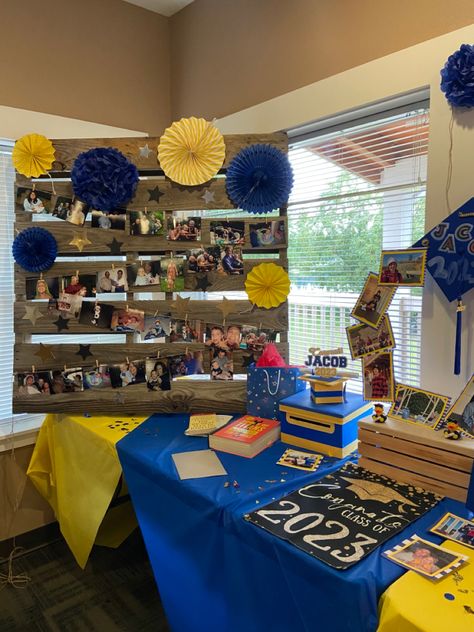 Ffa Banquet Decorations, Blue And Gold Decorations, Ffa Banquet Ideas, Senior Table Ideas, Ucla Graduation, Ffa Banquet, 16 Party Themes, Senior Table, Ffa Ideas