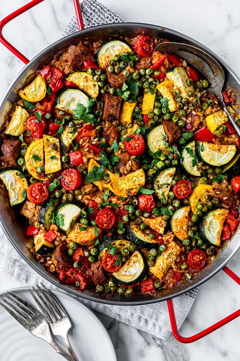 Summer Vegetable Paella Pialla Recipes, Paella Recipe Vegetarian, Cauliflower Paella, Vegan Paella Recipe, Paella Vegetarian, Summer Vegetable Risotto, Vegetarian Paella Recipe, Best Seafood Paella Recipe, Vegetable Paella Recipe