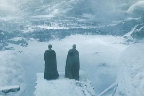 Game of Thrones: Everything to Know About the Wall The Wall Game Of Thrones, Davos Seaworth, Stannis Baratheon, Game Of Thrones Instagram, Wall Game, The North Remembers, Hbo Game Of Thrones, Nights Watch, Cersei Lannister