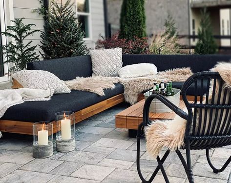 36 Small Patio Ideas to Use All Year Long U Couch, Ideas Terraza, Mid Century Modern Outdoor, Three Season Room, Modern Outdoor Patio, Article Furniture, Cozy Patio, Contemporary Mid Century, Contemporary Mid Century Modern