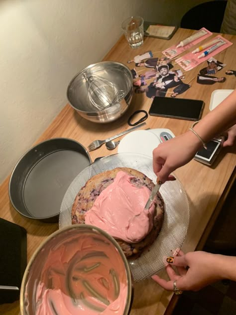 Person Baking Aesthetic, Cake Date Aesthetic, Making A Cake Aesthetic, Making Cake With Friends Aesthetic, Girly Baking Aesthetic, Cake Decorating With Friends Aesthetic, Homemade Cakes Aesthetic, Baking A Cake Aesthetic, Making Cake Aesthetic