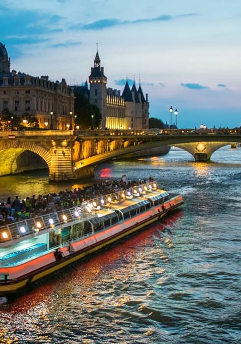 Paris Tourist Spot, Activities In Paris, Paris Metro Stations, Adventure Goals, Paris Bucket List, Paris Activities, Paris Tourist, Versailles Garden, Things To Do In Paris