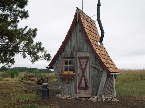 The Tiny House Movement (tiny house forum at permies) CHicken coop Shed Playhouse, Fairy Tale Cottage, Tiny House Blog, Crooked House, Pallet House, Tree House Designs, Small Space Design, Guest Cottage, Cool Ideas