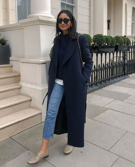 Long Wool Coat Outfit, Navy Coat Outfit, Wool Coat Outfit, Winter Coat Trends, Moda Over 40, Long Wool Coat Women, Navy Winter Coat, Navy Wool Coat, Long Winter Coats Women