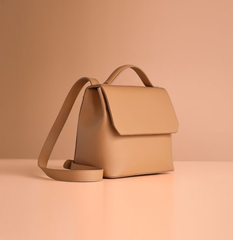 Small Convertible Flap Bag - Tan Woman Bag Photography, Leather Flap Bag, Bag Aesthetic Photography, Bag Photography Ideas, Purse Photography, Small Bags Fashion, Bags Photography, Bag Design Ideas, Bag Photography