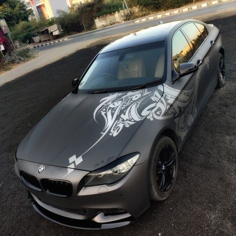 India's first and only bmw f10 with arabic calligraphy on it. Looks dope. Car Paint Jobs Ideas Design, Cool Car Wrap Designs, First Car Ideas, Car Wrap Ideas, Bmw Wrap, Graffiti Car, Car Sticker Ideas, Pink Motorcycle, Car Paint Jobs