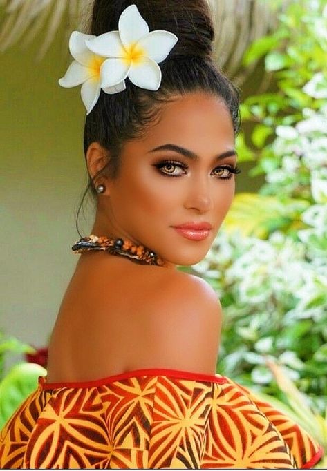 Hula Hairstyles, Luau Hairstyles, Island Hairstyles, Hawaii Hairstyle, Jive Dance, Island Hair, Hawaiian Hairstyles, Hawaiian Woman, Hair Catalog