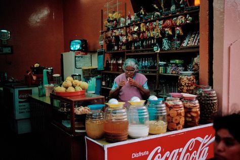 David Alan Harvey, Latina Aesthetic, Human Photography, Mexican Culture Art, Oaxaca City, Mexico Culture, Mexican American, Magnum Photos, Mexican Culture