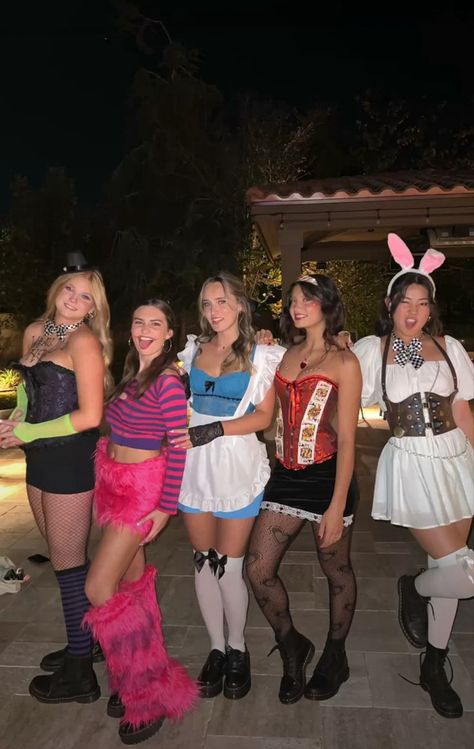 Alice Halloween, Alice Costume, Cute Group Halloween Costumes, Classy Halloween Costumes, Matching Halloween Costumes, Trio Halloween Costumes, Fun Office, Hot Halloween Outfits, Halloween Coustumes