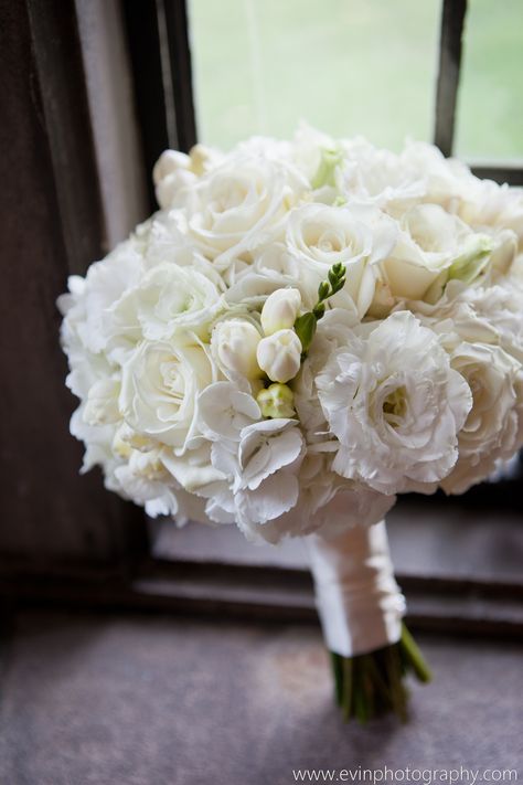 Lisianthus Bouquet, Ivory Hydrangea, Purple And Burgundy, Ivory Bouquet Wedding, Wedding Bouquet Ideas, Simple Wedding Bouquets, Bright Bouquet, White Rose Bouquet, Bridal Bouquet Flowers