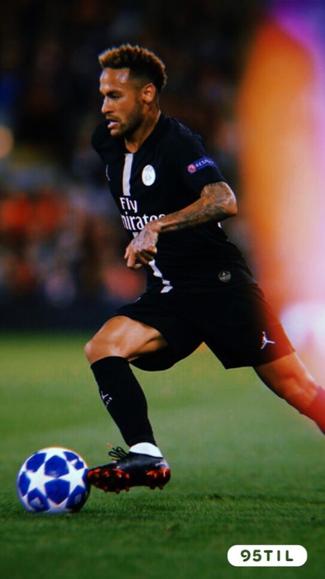 Neymar Jr Dribbling, Neymar Dribbling, Neymar Vs, Football Photos, Paris Saint-germain, Neymar Jr, Soccer Ball, Neymar, Liverpool