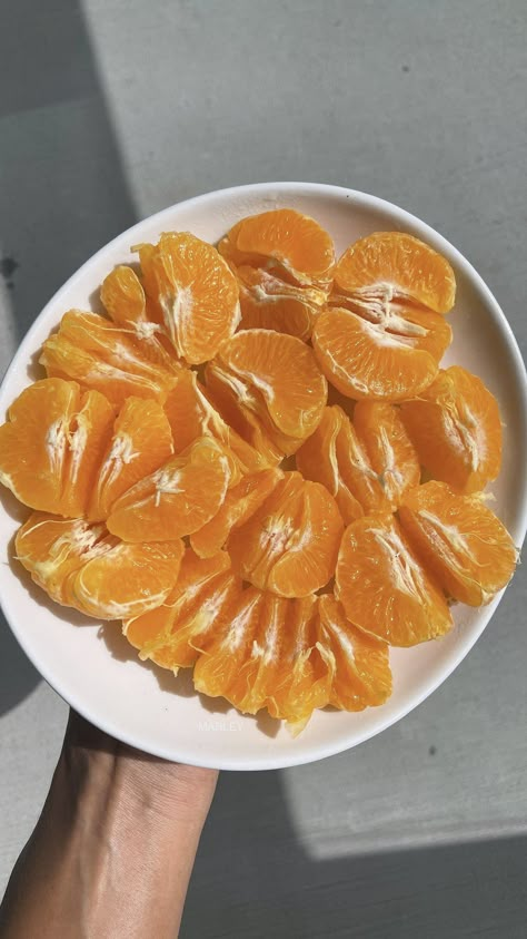 Healthy Boy Aesthetic, Orange Fruit Aesthetic, Fruit Aesthetic, Low Cal Recipes, Healthy Food Motivation, Healthy Lifestyle Food, Juicy Fruit, Orange Fruit, Order Food