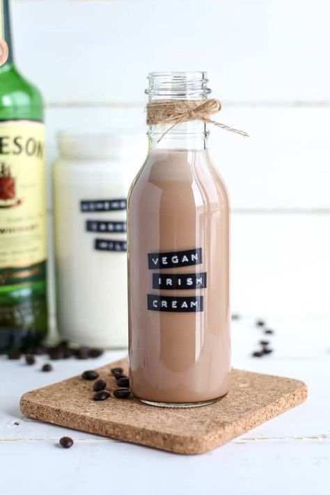 Vegan Irish Cream Liqueur (Homemade Baileys) » I LOVE VEGAN Vegan Holiday Cocktails, Vegan Baileys, Homemade Cashew Milk, Homemade Baileys, Coconut Milk Coffee, Christmas Drinks Alcohol, Dairy Free Cream, Irish Cream Liqueur, Liv Pure