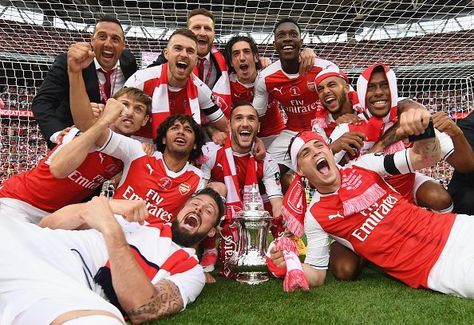 Arsenal Celebration, Victoria Concordia Crescit, Bramall Lane, Arsenal Fans, Dennis Bergkamp, Fly Emirates, Arsenal Players, Fa Cup Final, Arsenal Football Club