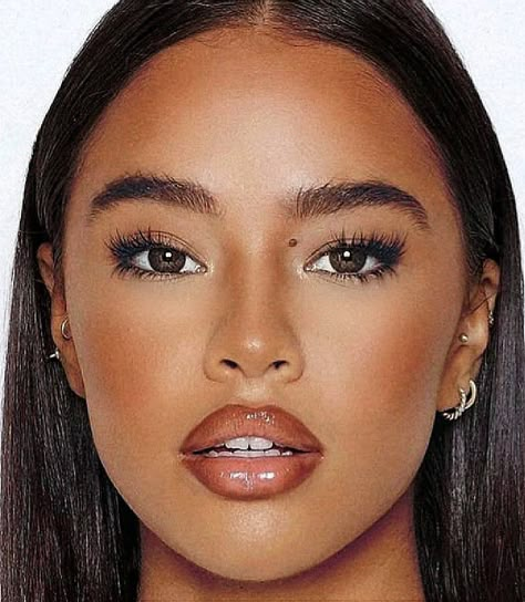 Summer Day Makeup Look, Heavy Bronzer Makeup Looks, Soft Glam Round Face, Glowy No Makeup Makeup, Warm Wedding Makeup, Gigi Hadid Makeup Natural, Bronzed Bridal Makeup, Low Contrast Makeup, Elegant Wedding Makeup