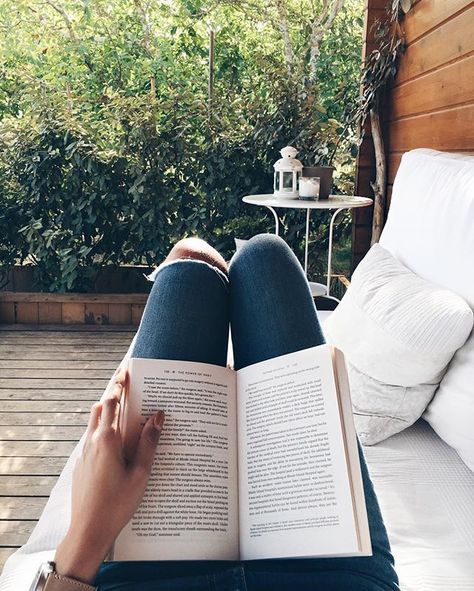 I always find time for reading. everyday. there's no discussion. I wish all good habits were easy like this one 🙏🏼👓📚 #offline #nowreading Hygge Summer, Reading Pictures, Books Pictures, Peaceful Day, Book Photography Instagram, Book Instagram, Words Prints, Book Dragon, Books Young Adult