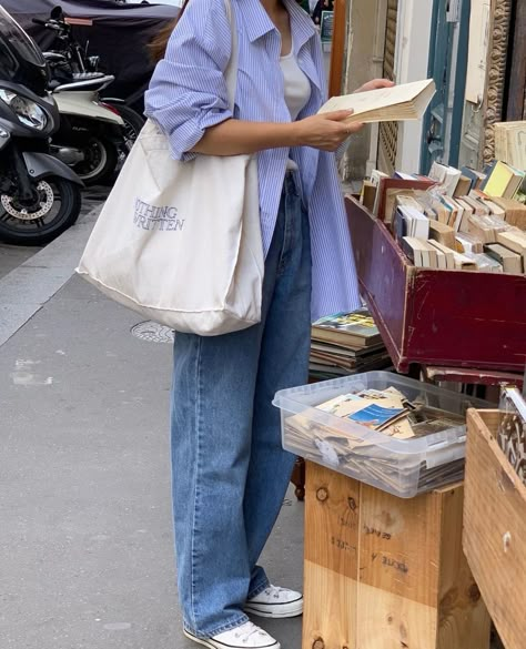 Korean Oversized Shirt Outfit, White T Shirt Outfit Korean, Korean Outfits Oversized Shirt, Denim Shirt Outfit Korean, White Button Down Shirt Outfit Korean, Uniqlo Women Outfit, Smart Casual Work Outfit, Semi Casual, Korean Casual Outfits