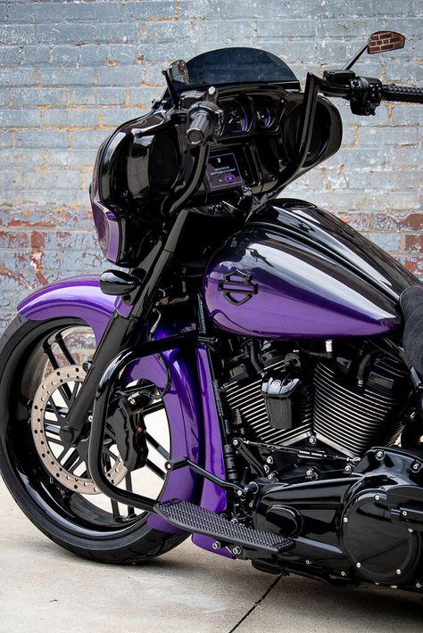 Custom Motorcycle Paint Jobs For Women, Harley Davidson Paint Jobs, Street Glide Paint Ideas, Custom Harley Paint Jobs, Motorcycle Paint Jobs Color Schemes, Harley Paint Jobs, Street Glide Custom, Hd Street Glide, Custom Street Glide