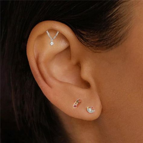 Hidden Helix Piercing, Piercing Combinations, Piercing Stack, Hip Piercings, Stacked Lobe, Helix Chain, Ear Piercing Combinations, Gold Helix Earrings, Cartilage Earrings Chain