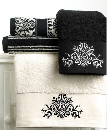 Black And White Towels, Black White Bathrooms, White Bath Towels, White Hand Towels, White Cottage, Black And White Decor, Towel Collection, White Towels, White Decor