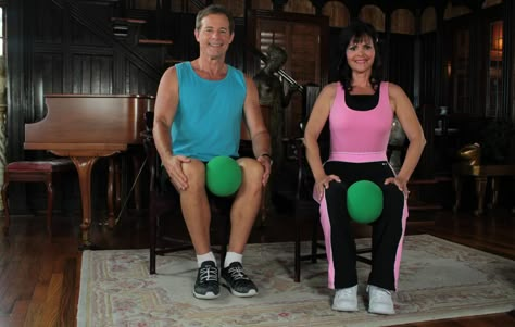 Pelvic Floor Ball Squeeze http://www.prevention.com/fitness/exercises-to-prevent-a-leaky-bladder/slide/2 Bladder Exercises, Fitness Before After, Chair Exercises, Pelvic Floor Exercises, Pelvic Floor Muscles, Floor Workouts, Senior Fitness, Yoga Training, Pelvic Floor