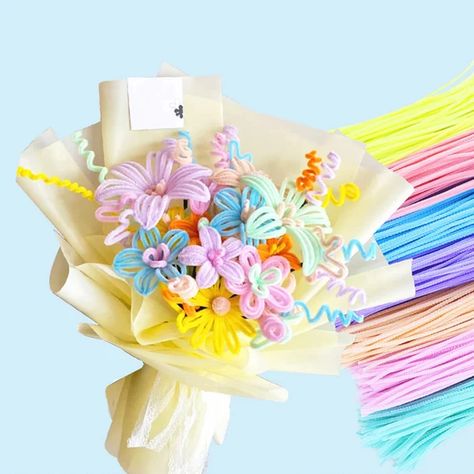 Pipe Cleaner Flower Bouquet- easy, inexpensive, throughful gift Clean Flowers, Happy Birthday Cards Diy, Piping Flowers, Diy Bouquet Wrap, Pipe Cleaner Flowers, Diy Flores, Flower Bouquet Diy, Paper Wall Hanging, Making A Bouquet