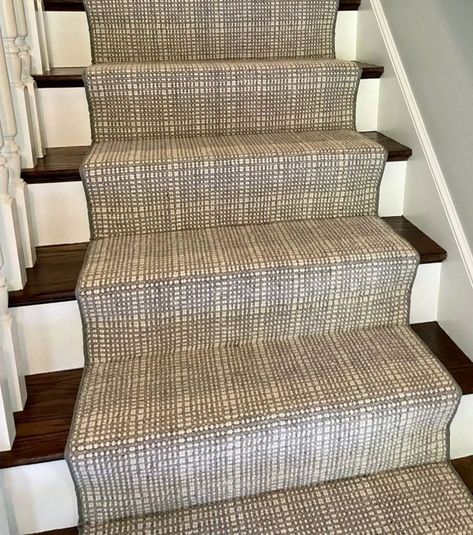 Stair Runner Ideas, Best Carpet For Stairs, Geometric Stair Runner, Staircase Carpet Runner, Wool Stair Runner, Patterned Stair Carpet, Striped Stair Runner, Stairs Trim, Carpet Staircase