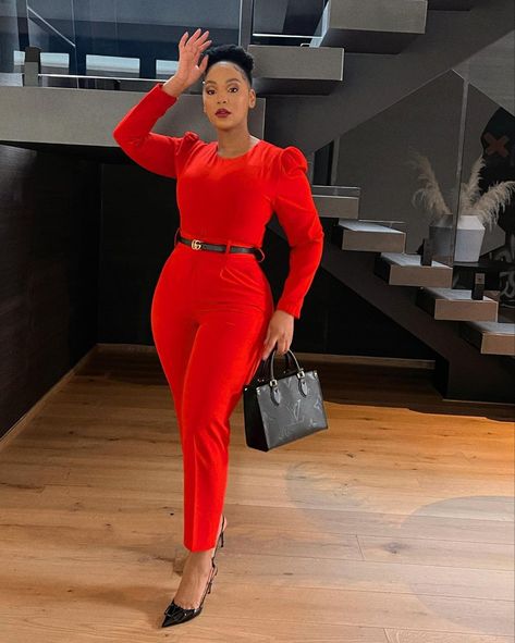 Black women in business. Red Classy outfit for black women. Outfit For Work, Eva Dress, Instagram Queen, Corporate Fashion, Christmas Party Outfit, Pantsuits For Women, Classy Work Outfits, Stylish Work Outfits, African Beauty