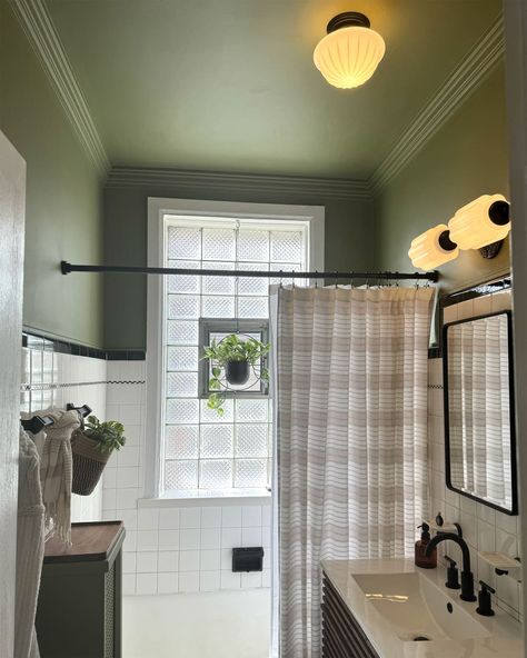 Bathroom Ceiling Trim Ideas, Bathroom Painted Ceiling, Painted Ceiling Bathroom, Painted Bathroom Ceiling, Green Painted Bathroom, White And Green Bathroom, Bathroom Molding, Paint Crown Molding, 1910s House Interior