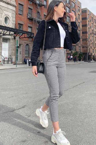 Versatile Plaid Pants And Ways Of Pulling Them Off ★ Plaid Pants Outfit, Look Grunge, Black Velvet Jacket, Grunge Look, Elegante Casual, Plaid Pants, Looks Vintage, Teen Fashion Outfits, Outfits Casuales