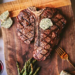 How to Make Perfect T-Bone Steaks on the Grill - The Gourmet Bon Vivant T Bone Steak Recipe, Steak Cooking Times, Grilled T Bone Steak, Outdoor Recipes, Kinds Of Steak, Broiled Steak, Winter Hibernation, Bbq Steak, Roasted Fennel