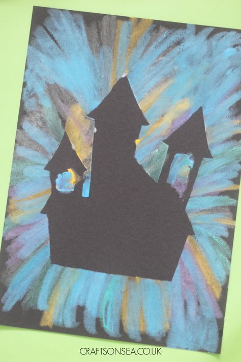 Haunted House Craft Haunted House Craft, Craft For Halloween, Resist Art, Ghost Crafts, Chalk Crafts, House Craft, Paper Bag Crafts, House Template, Fun Halloween Crafts