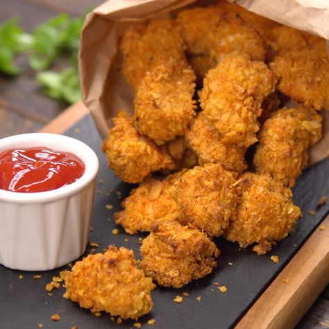 Baked Popcorn Chicken - Easy popcorn chicken recipe your family will love. Chicken Recipe For Kids, Popcorn Chicken Recipe Easy, Garlic Popcorn, Baked Popcorn Chicken, Popcorn Chicken Recipe, Recipe For Kids, Baked Garlic, Popcorn Chicken, Fried Chicken Recipes