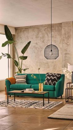 Teal Sofa Living Room, Green Sofa Living, Furnitur Ruang Keluarga, Teal Sofa, Painted Coffee Tables, Clean Sofa, Geek Decor, Green Sofa, Decor Minimalist