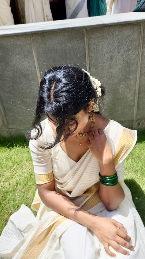 #onamoutfit #traditional #fashion #indianaesthetics #halfsaree Onam Poses, Onam Aesthetic, Onam Outfits Ideas, Traditional Photoshoot, Onam Outfits, Kathak Dance, Onam Saree, Saree Poses, Desi Fashion Casual