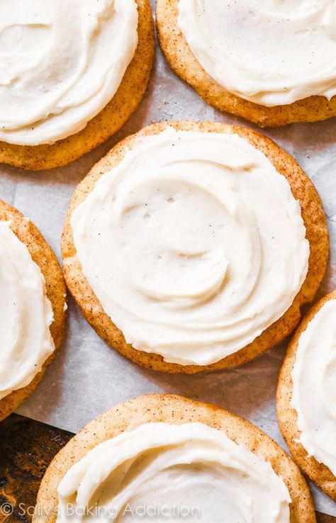 Soft & chewy cookies rolled in a blend of chai spices and covered in creamy vanilla bean frosting. These frosted chai spice snickerdoodles are a chai tea latte in cookie form! Recipe on sallysbakingaddiction.com Chai Spice Cookies, Tea Infusion Recipes, Cookies Shortbread, Spice Sugar Cookies, Sallys Baking, Halloween Cookie Recipes, Bakery Items, Sally's Baking, Baking Inspiration