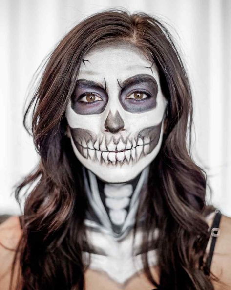 Skeleton Makeup Skeleton Makeup Kids, Skeleton Makeup Diy, Skeleton Costume Diy, Skeleton Makeup Tutorial, Halloween Skeleton Makeup, Skull Makeup Tutorial, Most Popular Halloween Costumes, Halloween Make-up Looks, Popular Halloween Costumes