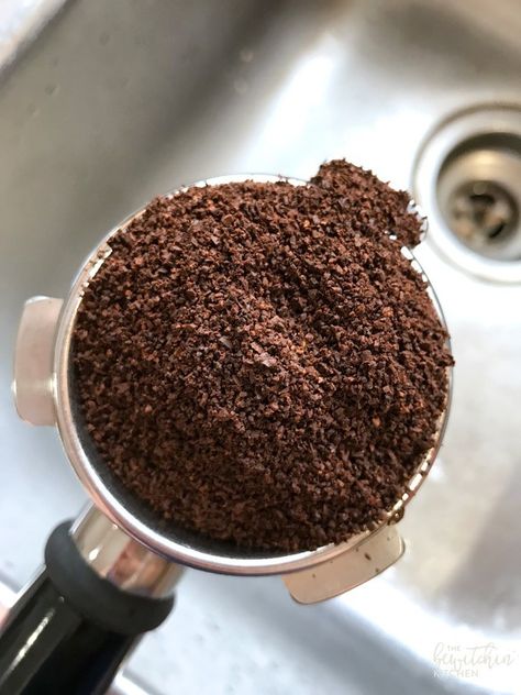 Coffee grounds - and their uses Coffee Grounds Aesthetic, Salt Scrub Diy, Used Coffee Grounds, Making Easter Eggs, Coffee Aroma, Sweet Carrot, How To Recycle, Coffee Body Scrub, Uses For Coffee Grounds