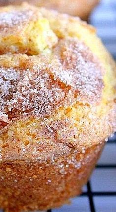 Amish Friendship Bre Friendship Bread Recipe, Amish Bread, Amish Friendship Bread, Friendship Bread, Bolo Fit, Bread Starter, Bread Muffins, Cinnamon Muffins, Muffin Tin Recipes