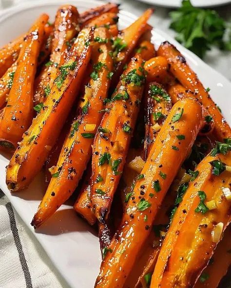 Honey Garlic Butter Roasted Carrots - Miarecipes Butter Roasted Carrots, Gorgonzola Cream Sauce, Lobster Cream Sauce, Easy Mongolian Beef, Honey Carrots, Butter Carrots, Mongolian Beef Recipes, Grilled Flank Steak, Garlic Butter Sauce