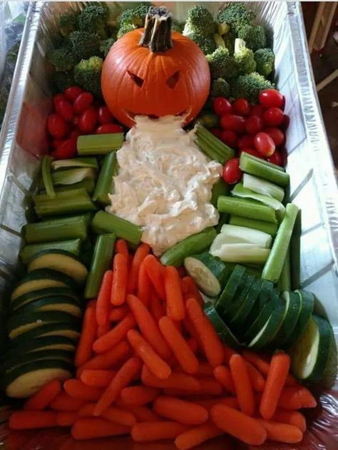 Pumpkin Veggie Tray, Veggie Tray Ideas, Halloween Veggie Tray, Halloween Food Ideas For Parties, Food Ideas For Parties, Kids Halloween Party Food, Puking Pumpkin, Healthy Treats For Kids, Halloween Potluck