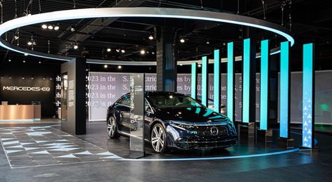 Car Showroom Interior, Car Expo, Bmw Electric, Car Showroom Design, Electric Transportation, Exhibition Stand Design, Car Museum, Car Showroom, Mercedes Car